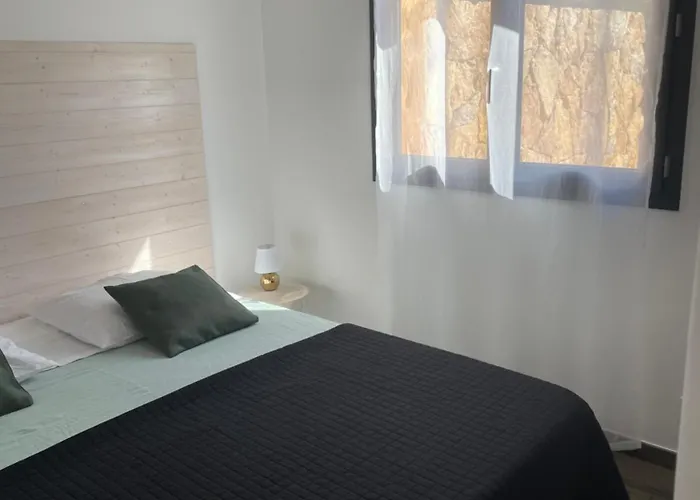 Marilou Avec Petite Piscine Privee * Figari (Corsica)